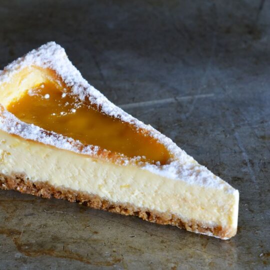 Mangós sajttorta szelet